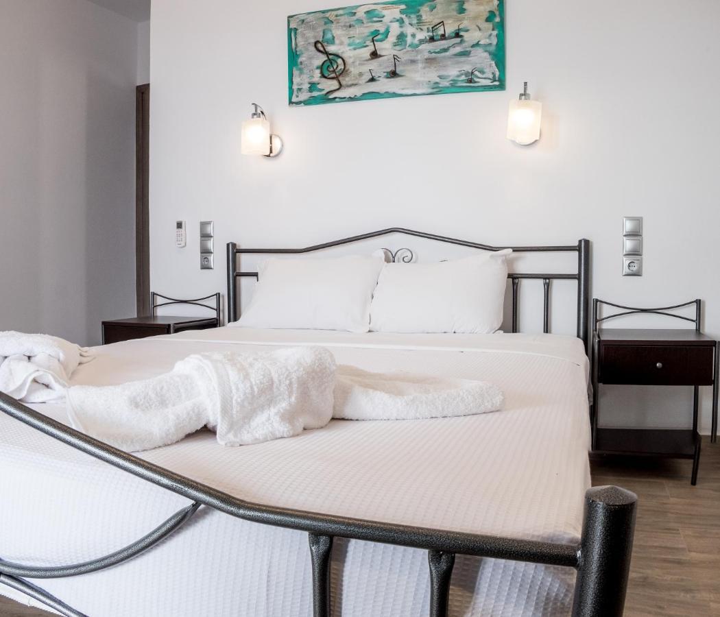 Amousso Beach Villas Marantochori ภายนอก รูปภาพ